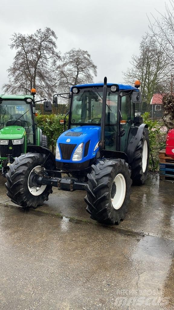 New Holland TN75SA Traktori