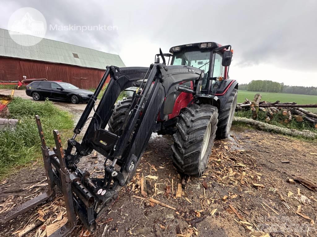 Valtra N 121 Traktori