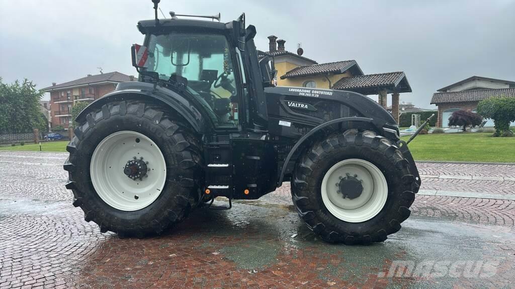Valtra Q305 Traktori