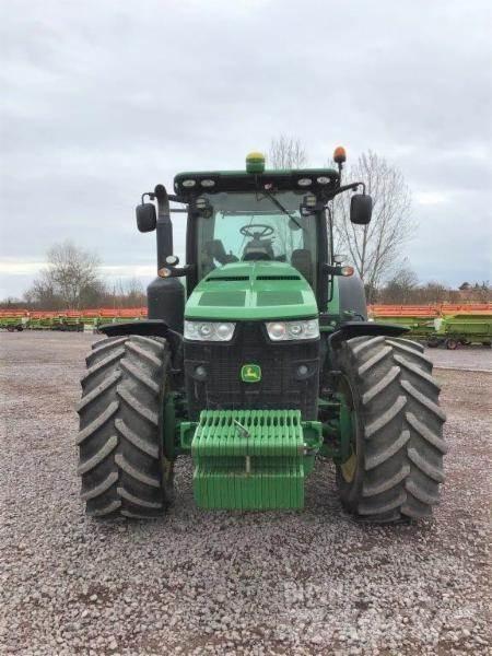 John Deere 8320 R Traktori