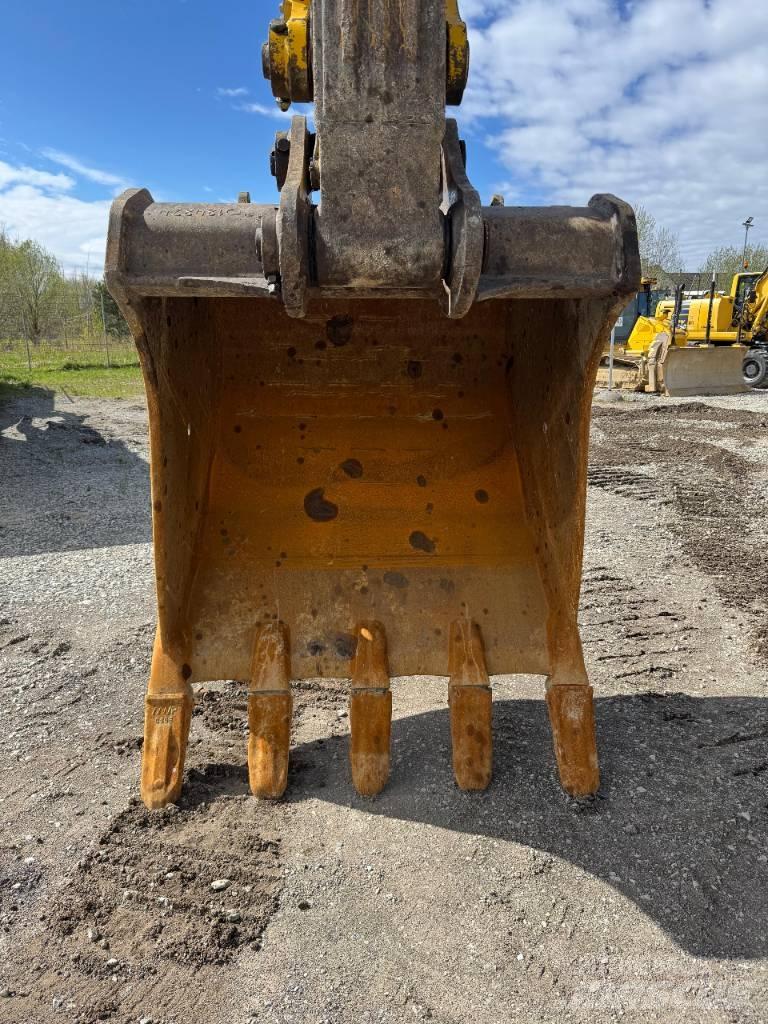 Komatsu HB365LC-3E0 Bageri gusjeničari