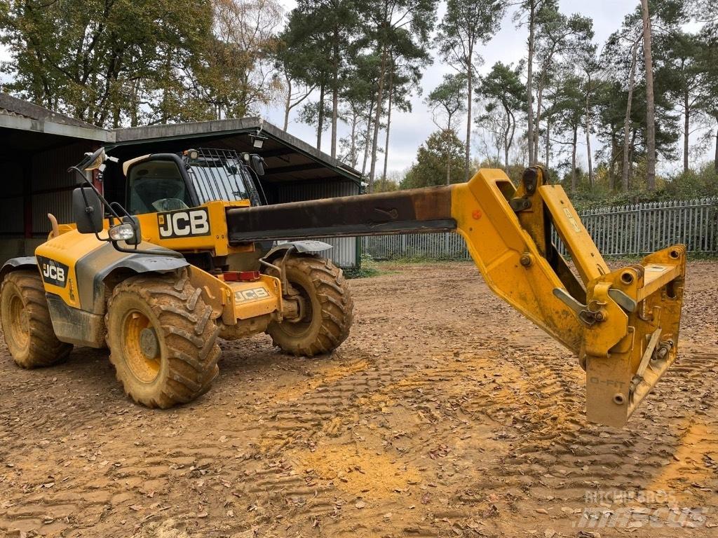 JCB 541-70 Poljoprivredni teleskopski utovarivači
