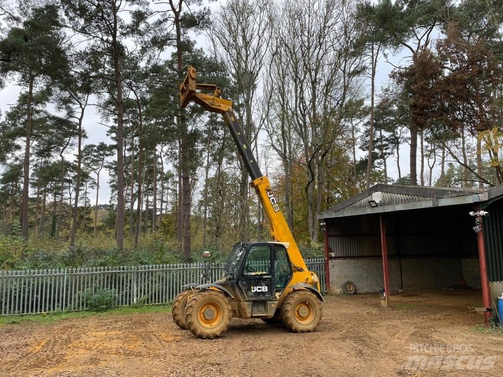 JCB 541-70 Poljoprivredni teleskopski utovarivači