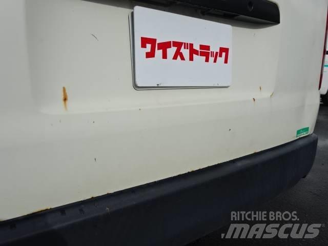 Toyota CBF-TRH223B Ostalo