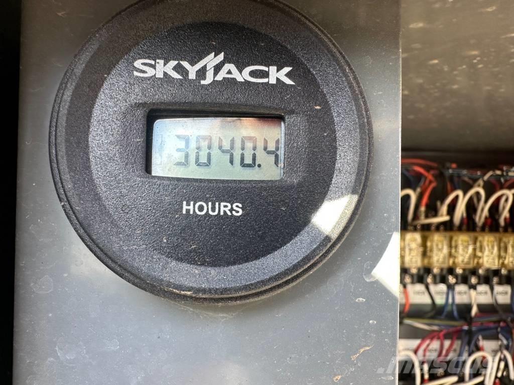 SkyJack SJ 8841 RT Škaraste platforme