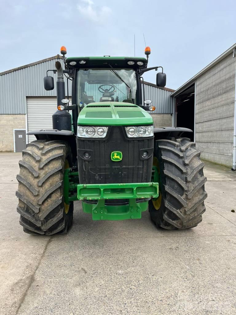 John Deere 8270 R Traktori