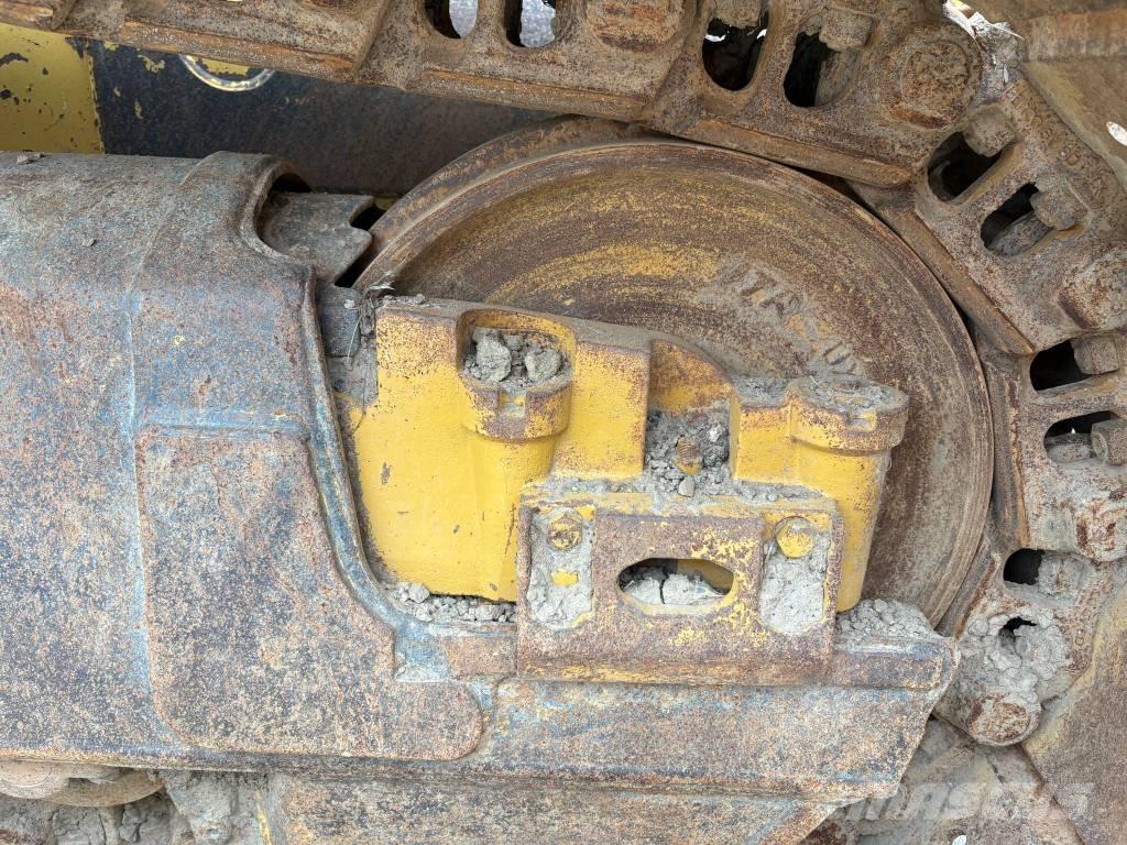 Komatsu D65PX-18 Buldožeri gusjeničari
