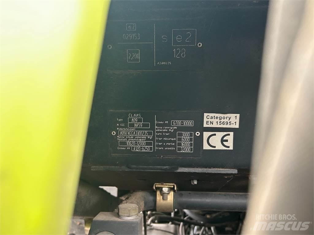 CLAAS Axion 810 Traktori