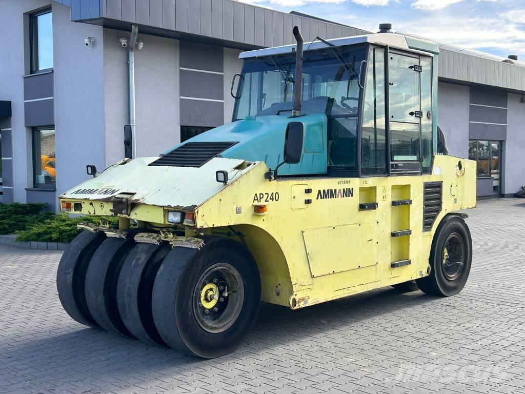 Ammann AP 240 Gumeni valjci na kotačima