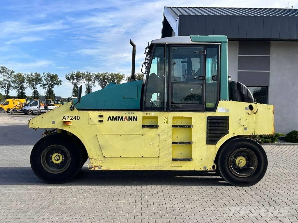 Ammann AP 240 Gumeni valjci na kotačima
