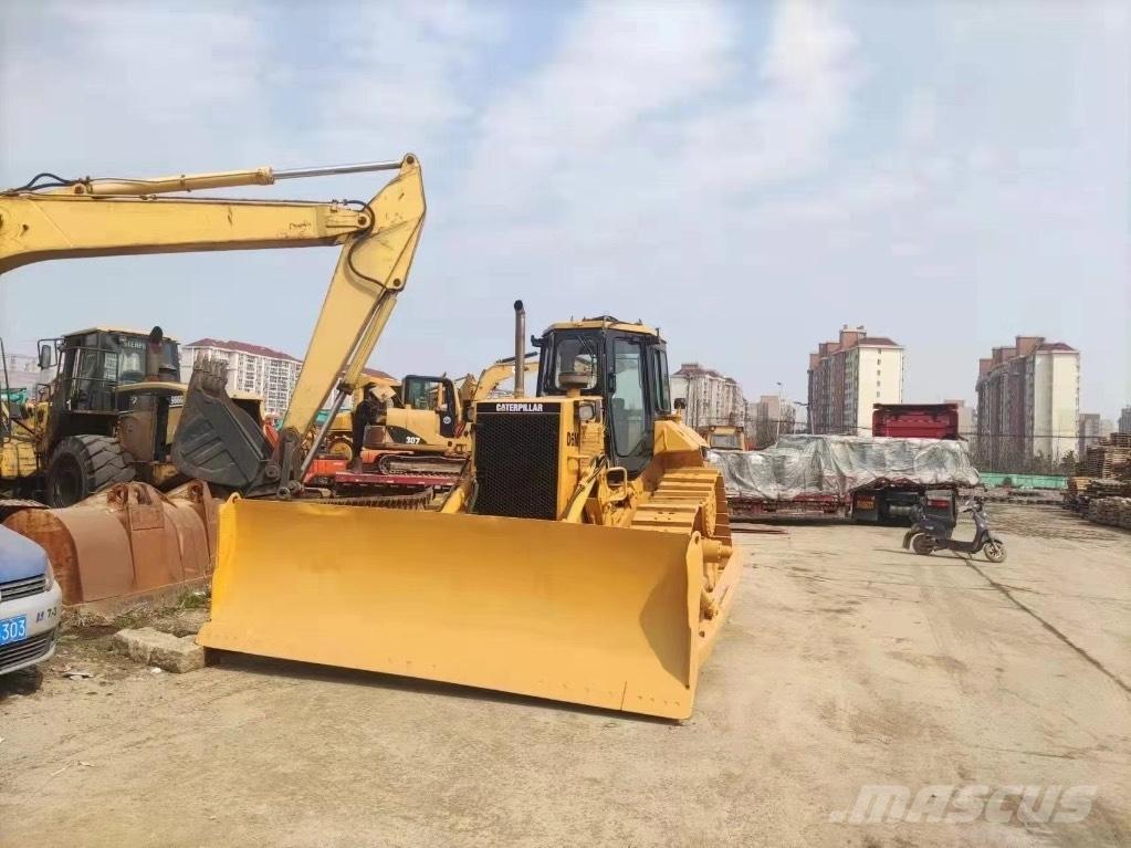 CAT D 6 M Buldožeri gusjeničari