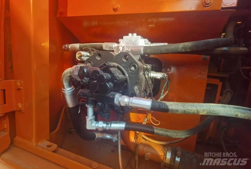 Doosan DX 140 LC Bageri gusjeničari