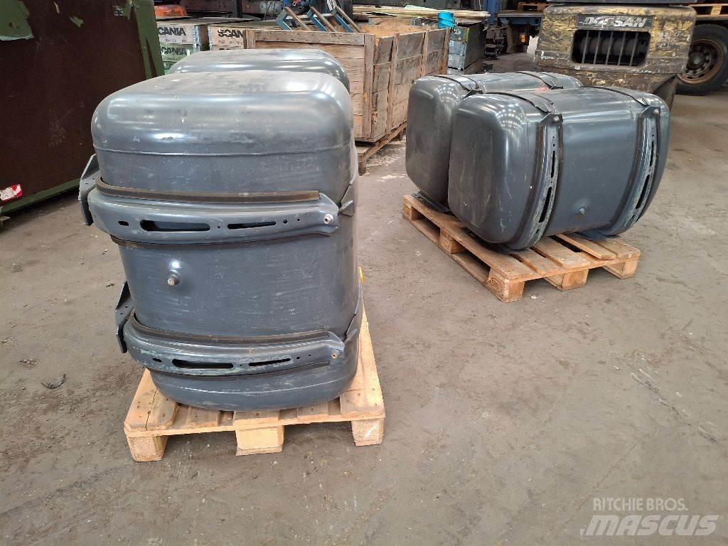 Mercedes-Benz 290L Fuel and additive tanks