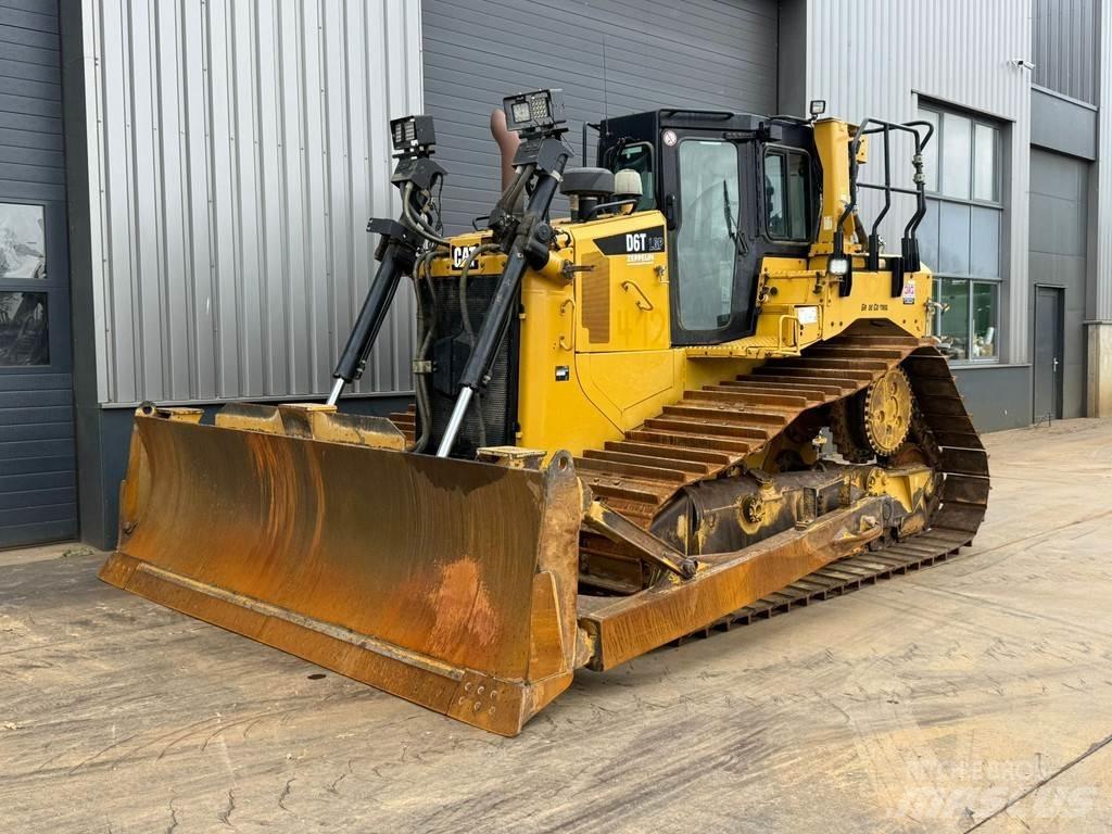 CAT D6T LGP Buldožeri gusjeničari
