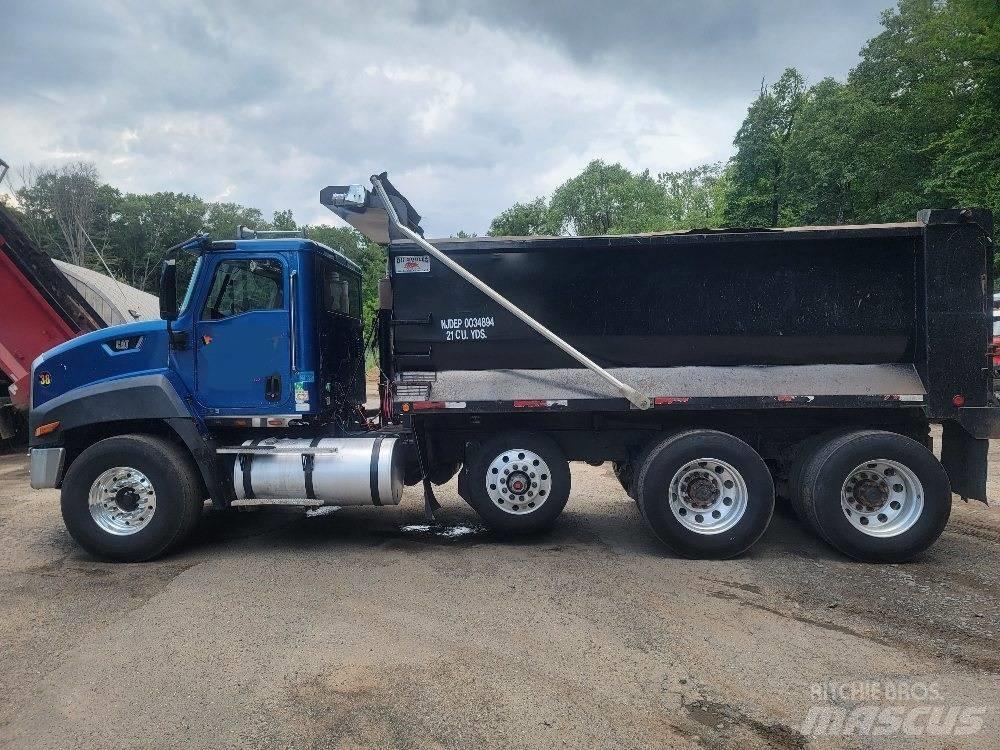 CAT CT 660 Kiper kamioni