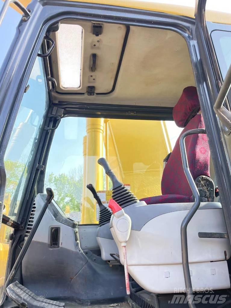 Komatsu PC 220-7 Bageri gusjeničari