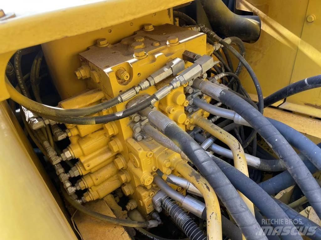 Komatsu PC 220-7 Bageri gusjeničari