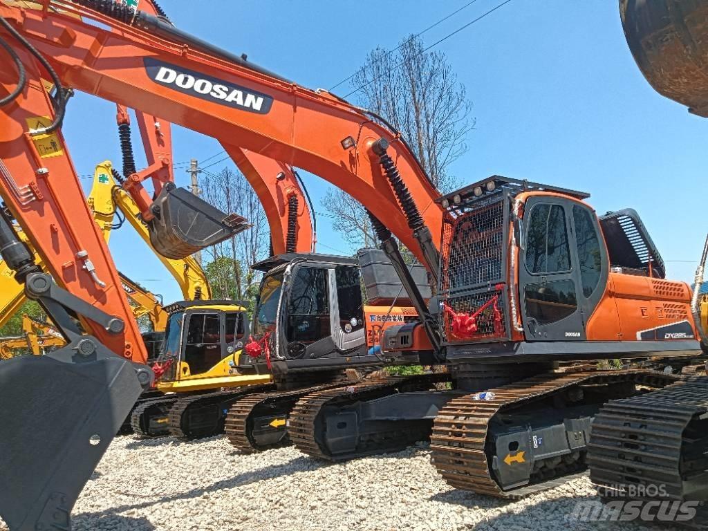 Doosan DX 225 Bageri gusjeničari