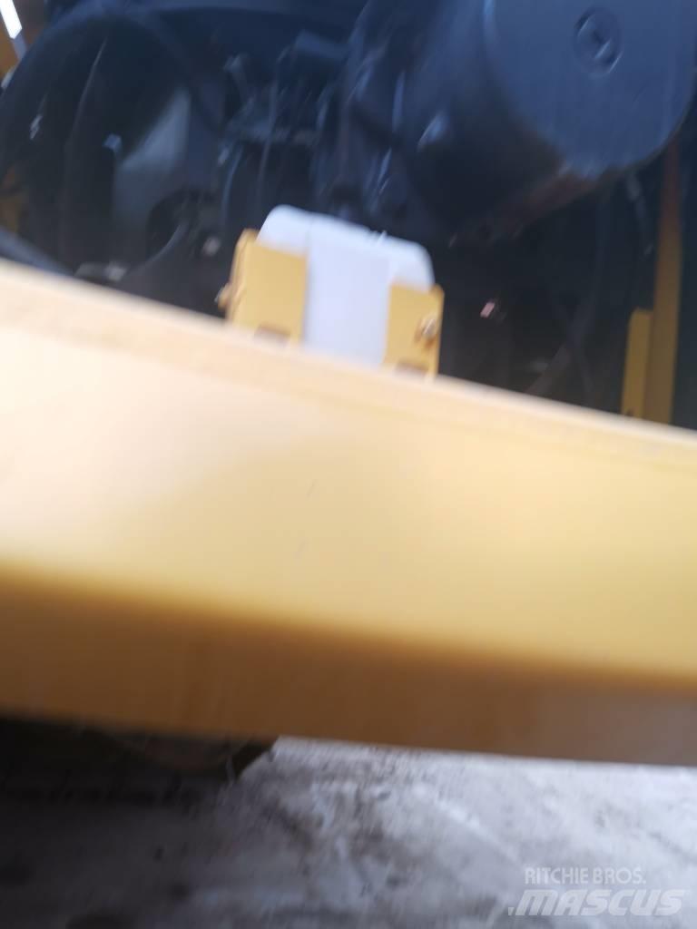 Komatsu PC 450-8 Bageri gusjeničari