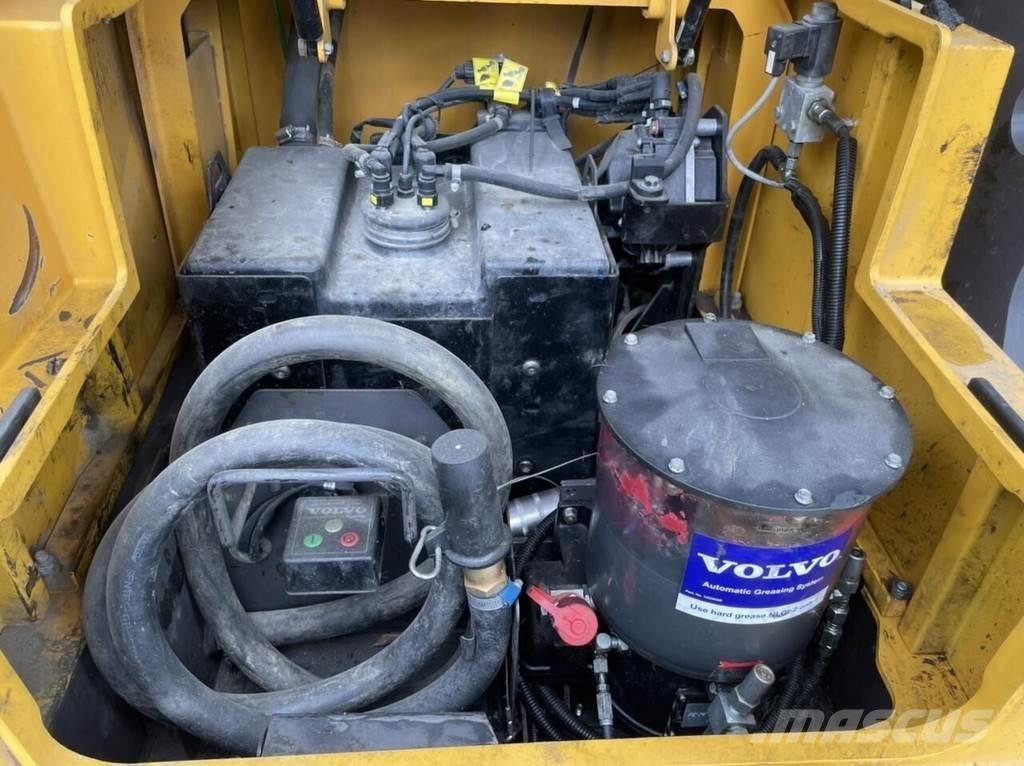 Volvo EC300 E Bageri gusjeničari