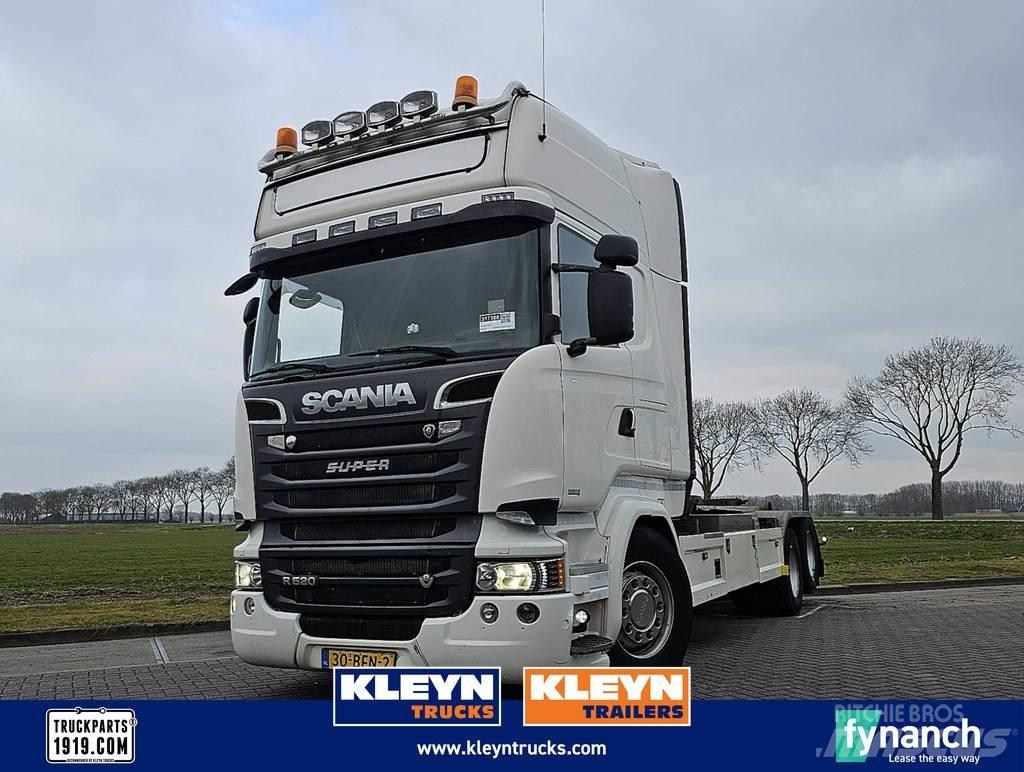 Scania R520 Rol kiper kamioni s kukama za dizanje