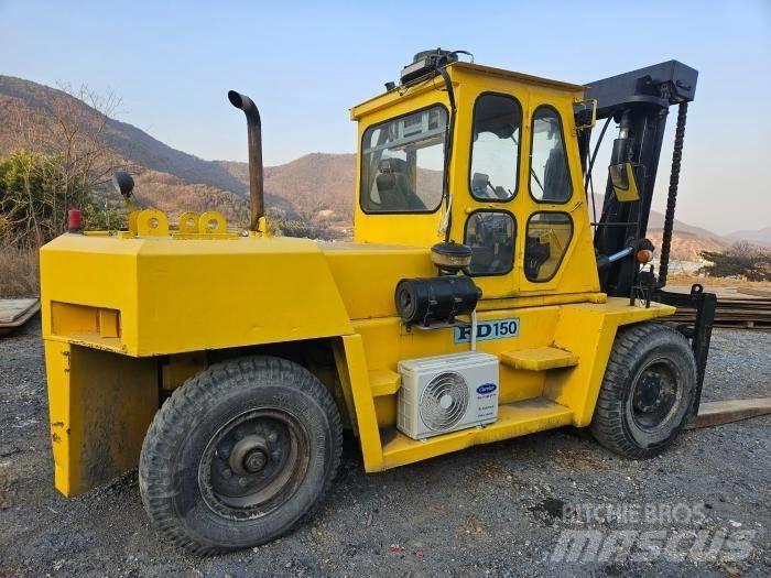 Komatsu FD 150 Viličari sa pomičnim stupom