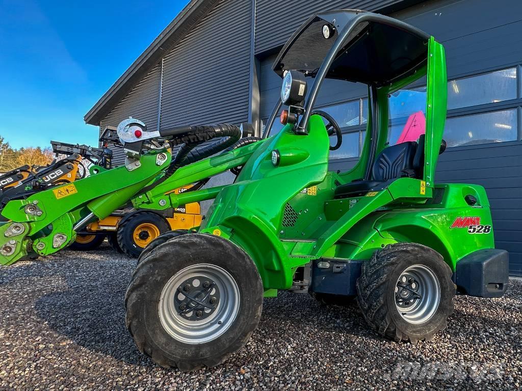 Avant 528 Višenamjenski utovarivači