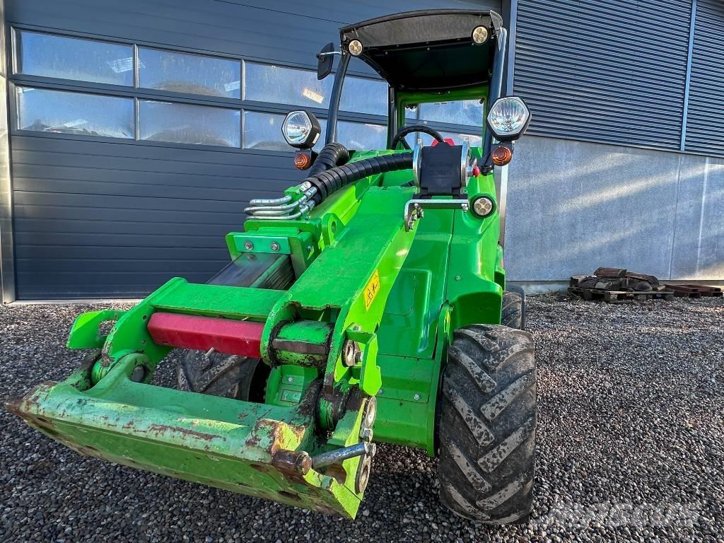 Avant 528 Višenamjenski utovarivači