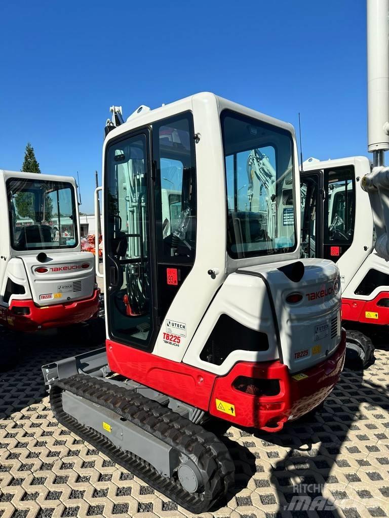 Takeuchi TB225 V3 Mini bageri <7t
