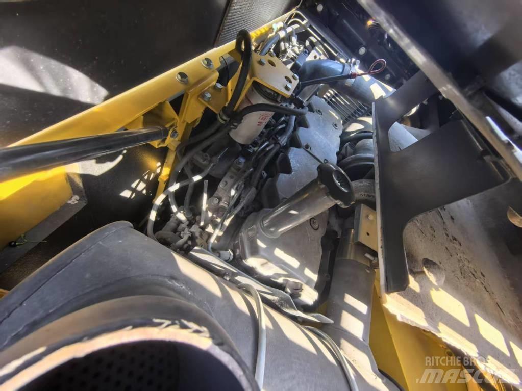Komatsu PC 220-8 Bageri gusjeničari