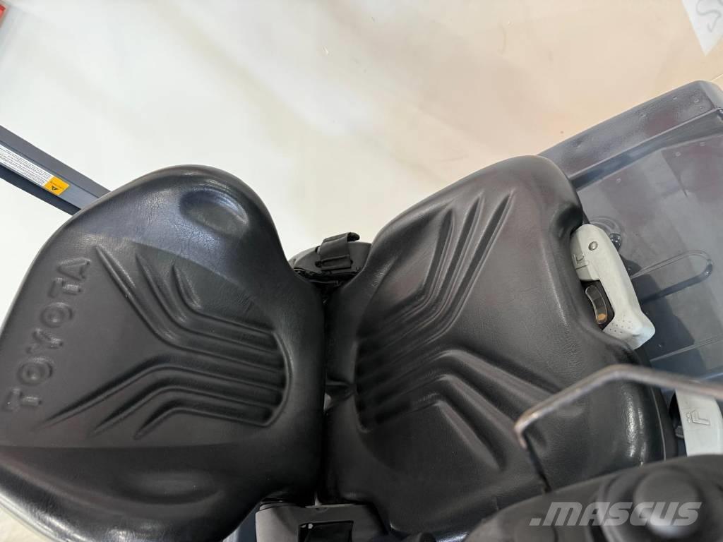 Toyota 11032 - 8FBM16T Električni viličari