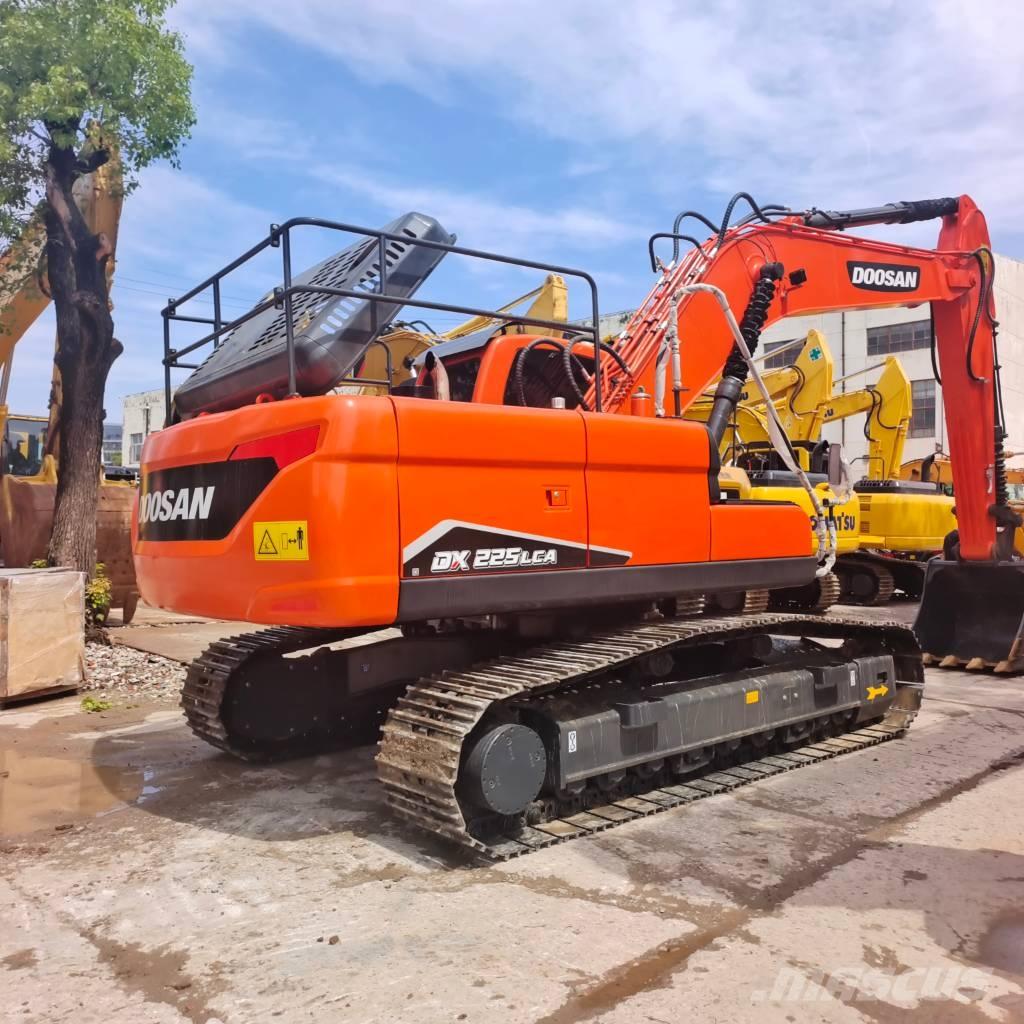 Doosan DX 225 LCA Bageri gusjeničari