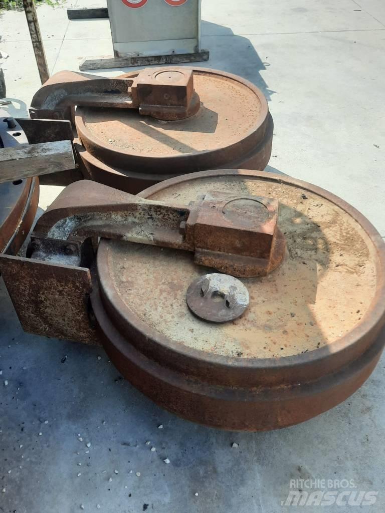Hitachi EX 700 Gusjenice