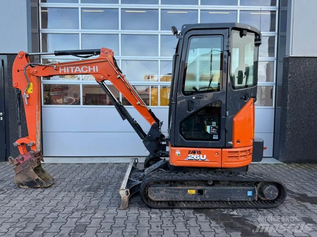 Hitachi ZX26U-6 CR Mini bageri <7t