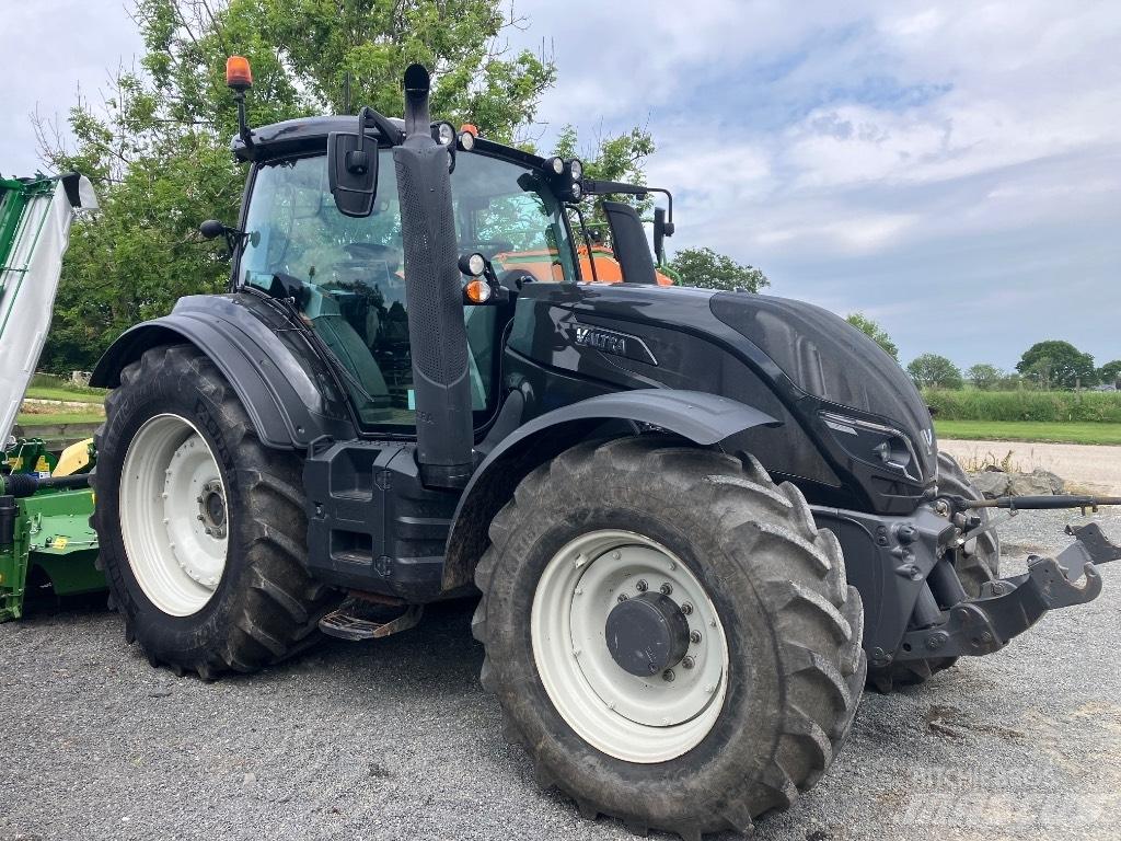 Valtra T 154 V Traktori