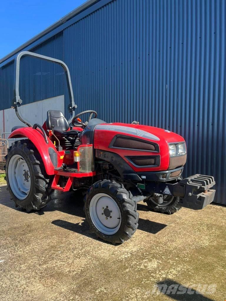 McCormick X10.30M Kompaktni (mali) traktori