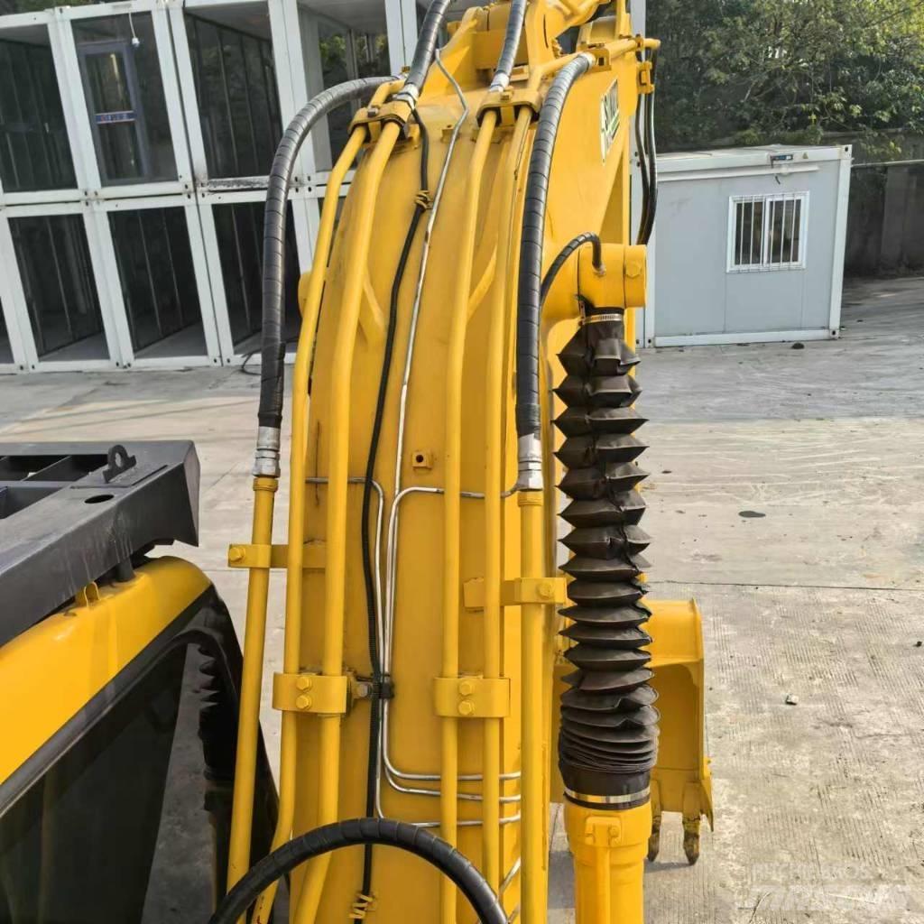 Komatsu PC 130-7 Bageri gusjeničari