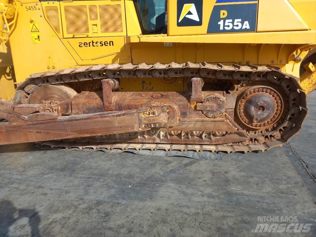 Komatsu D155A-6R Buldožeri gusjeničari