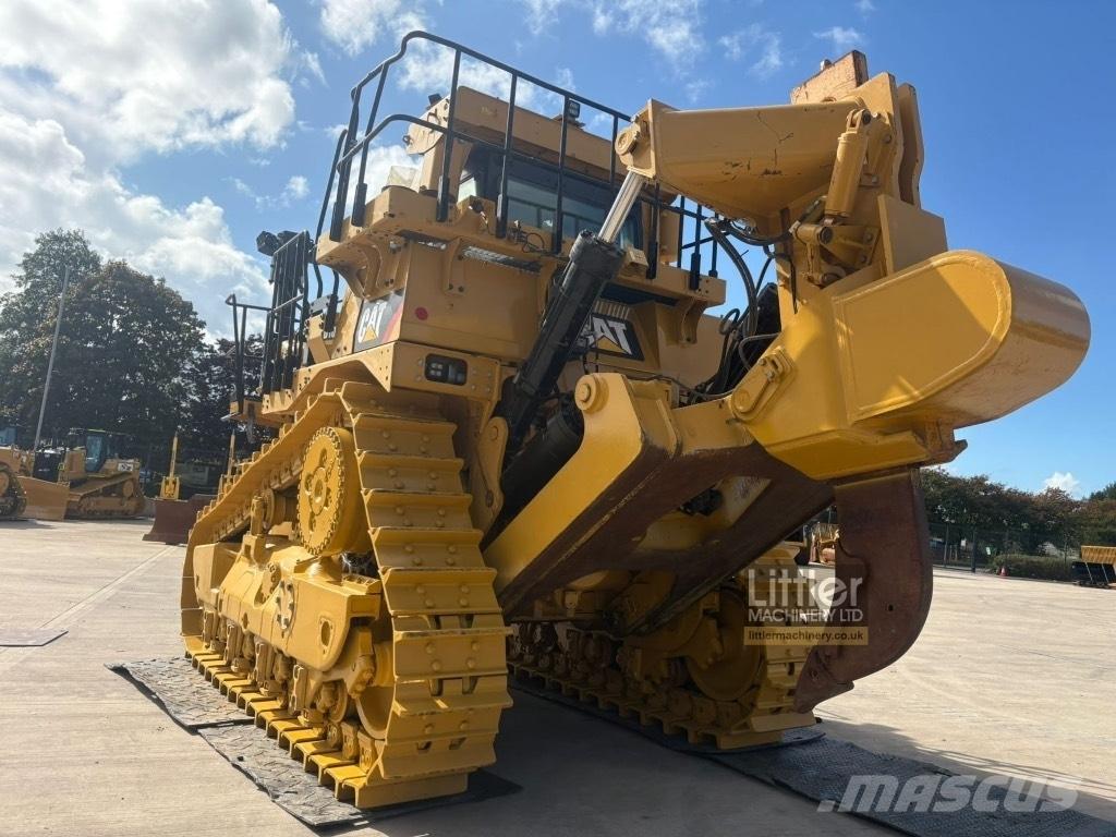 CAT D 10 T 2 Buldožeri gusjeničari