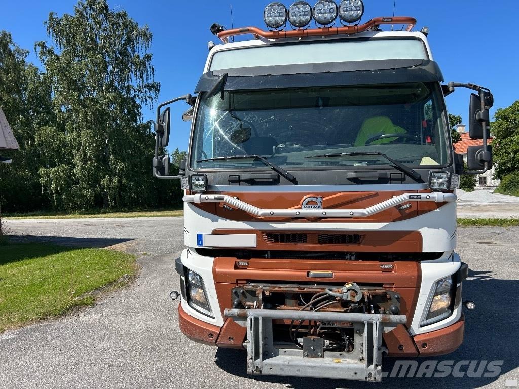 Volvo FMX 510 Rol kiper kamioni s kukama za dizanje