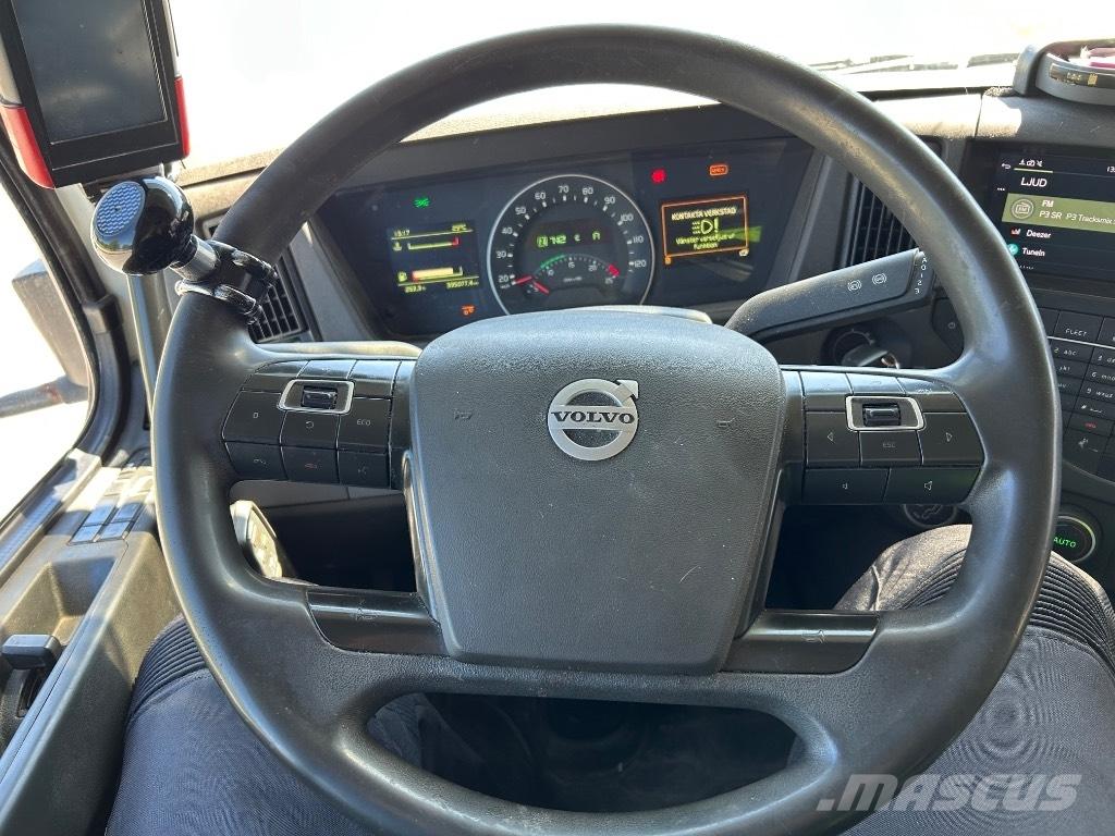 Volvo FMX 510 Rol kiper kamioni s kukama za dizanje