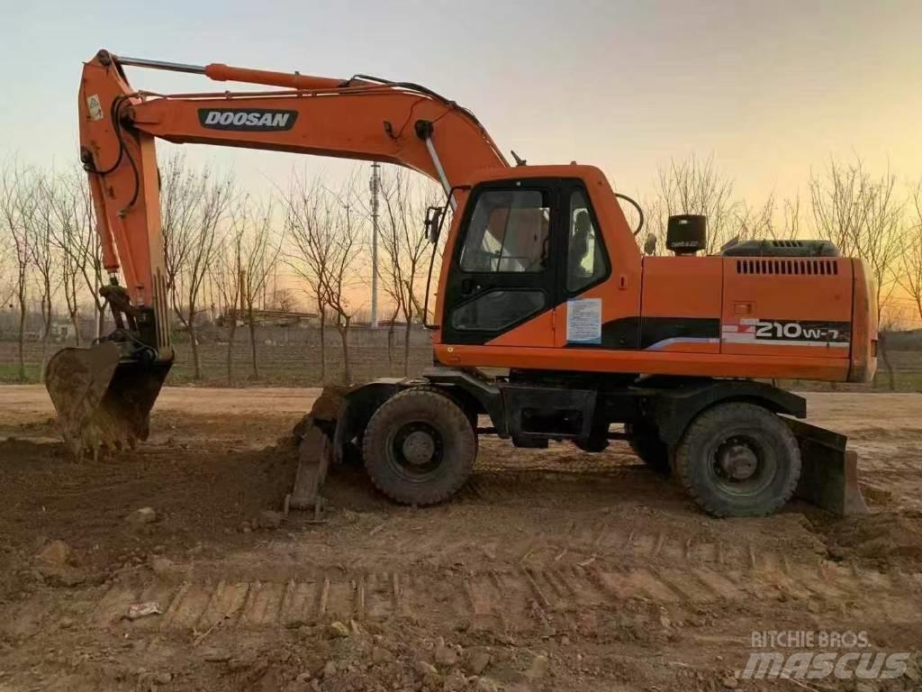 Doosan DH 210 W-7 Bageri na kotačima
