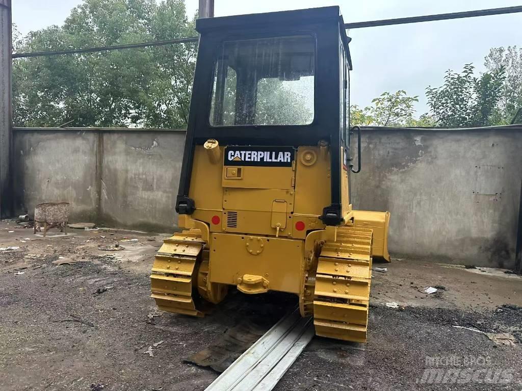 CAT D 4 C Buldožeri gusjeničari