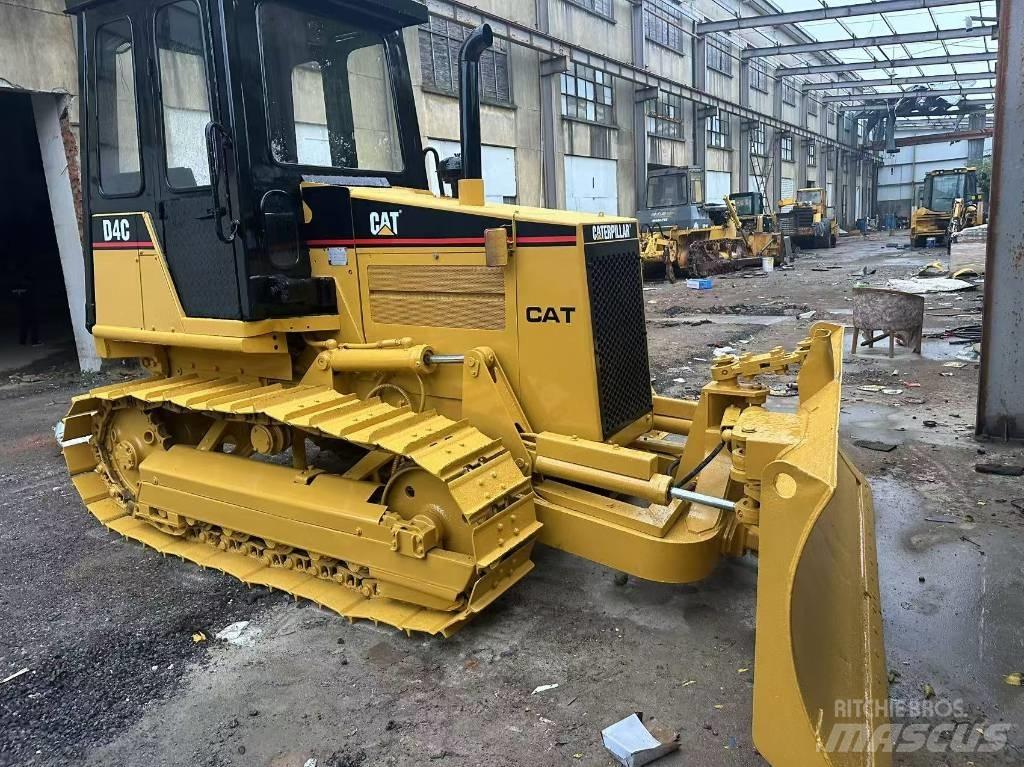CAT D 4 C Buldožeri gusjeničari