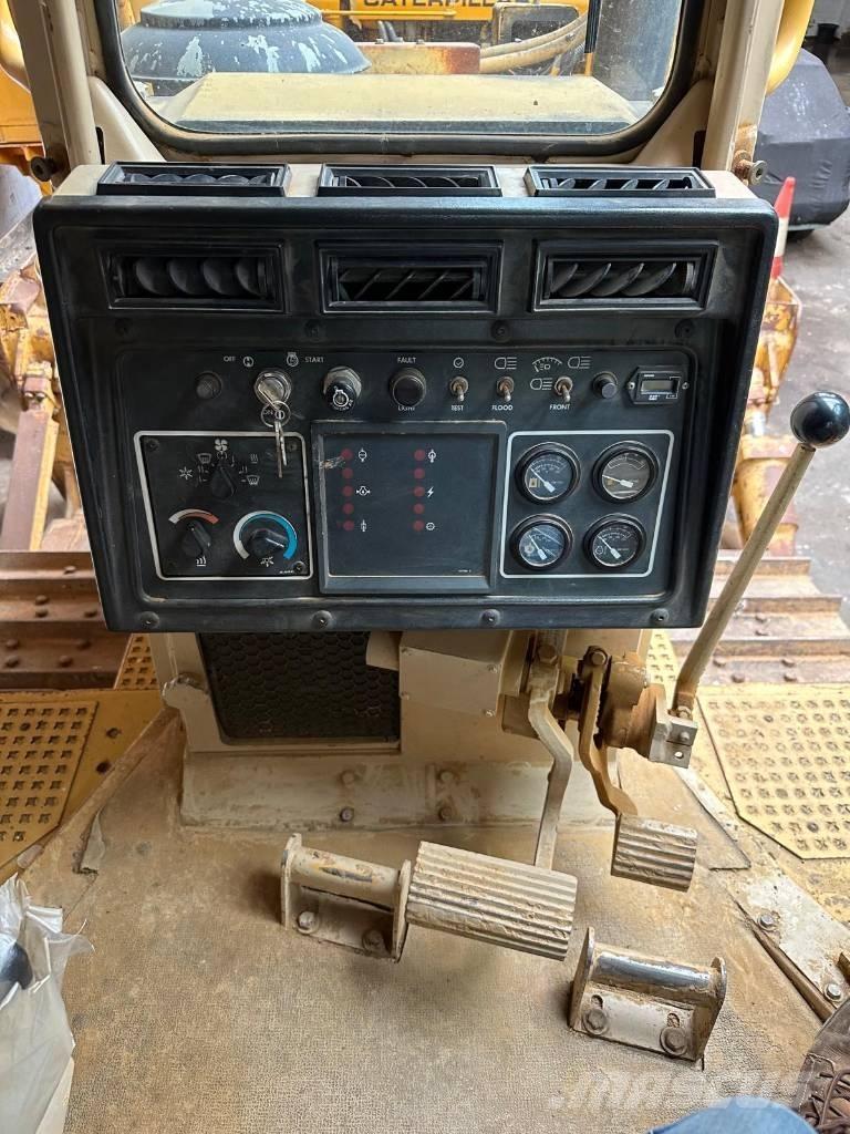 CAT D 6 H II Buldožeri gusjeničari