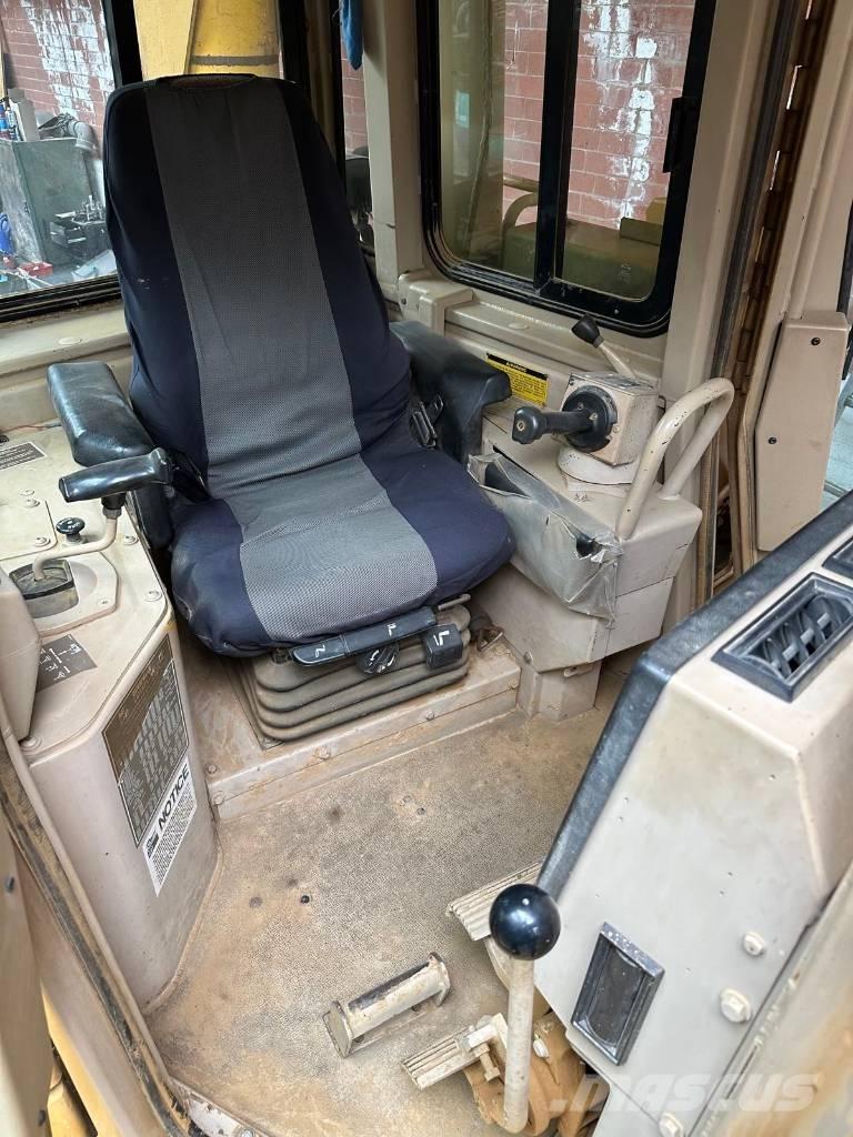 CAT D 6 H II Buldožeri gusjeničari