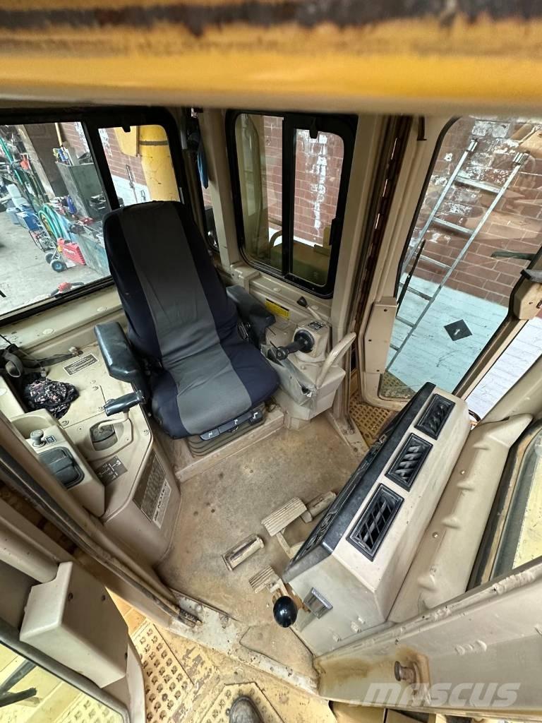 CAT D 6 H II Buldožeri gusjeničari