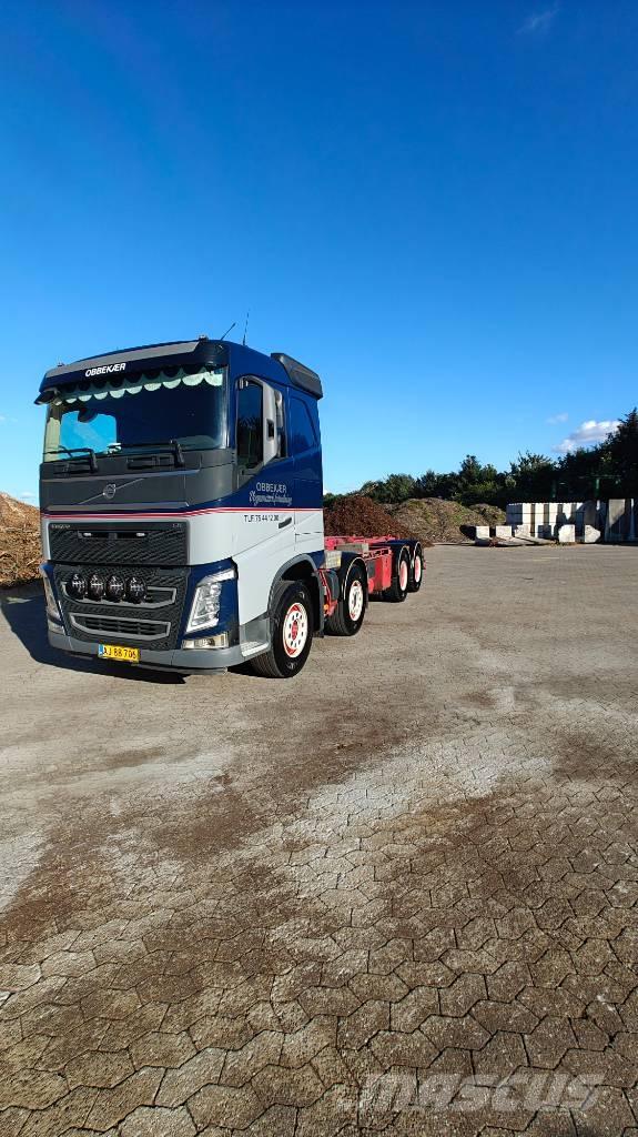 Volvo FH 500 8x4 Rol kiper kamioni s kukama za dizanje