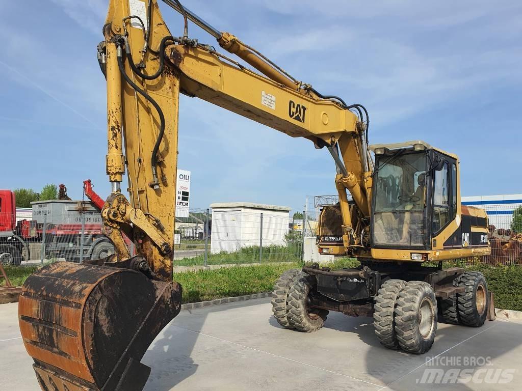 CAT M 318 Bageri na kotačima