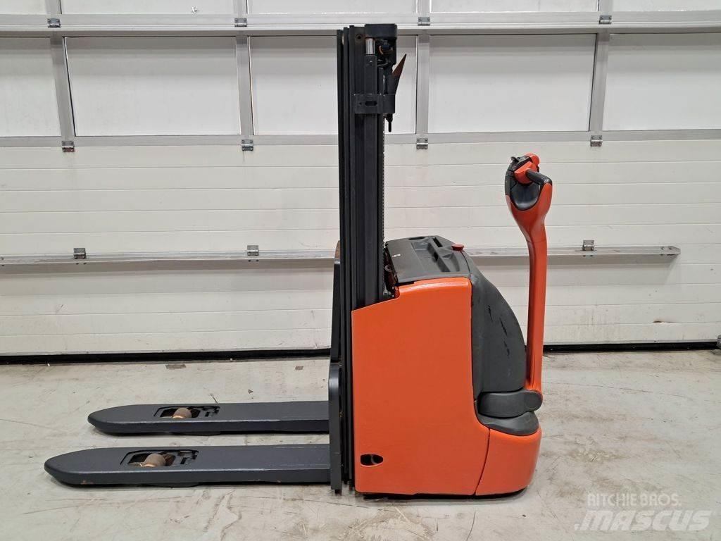 Linde L12I Ručni električni viličar